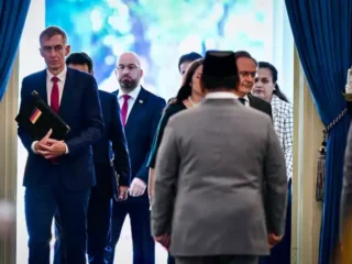 Prabowo Terima Surat Kepercayaan