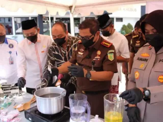 Kejaksaan Negeri Kabupaten Bekasi Musnahkan Barang Bukti Berkekuatan Hukum Tetap