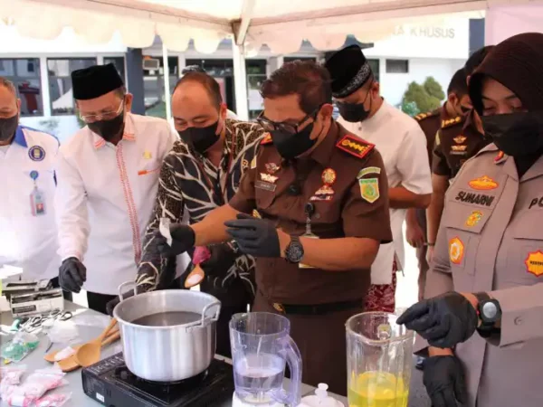 Kejaksaan Negeri Kabupaten Bekasi Musnahkan Barang Bukti Berkekuatan Hukum Tetap