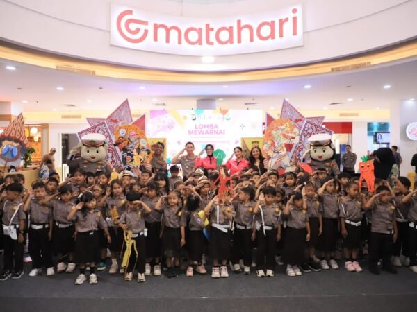 Waton Sae Polres Kediri Kota Edukasi Anak Lewat Wayang Karton di HKGB ke