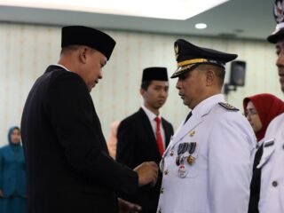 Tri Adhianto Lantik 24 Pejabat, Tekankan Pelayanan Publik dan Keterbukaan kepada Masyarakat